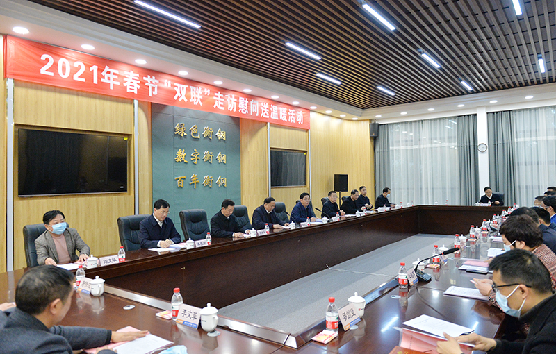 市委书记邓群策慰问阳冬华摄影 (1).JPG