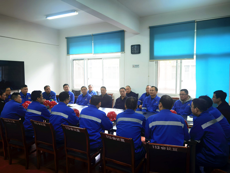 阳向宏拜年1  曹全摄_副本.jpg