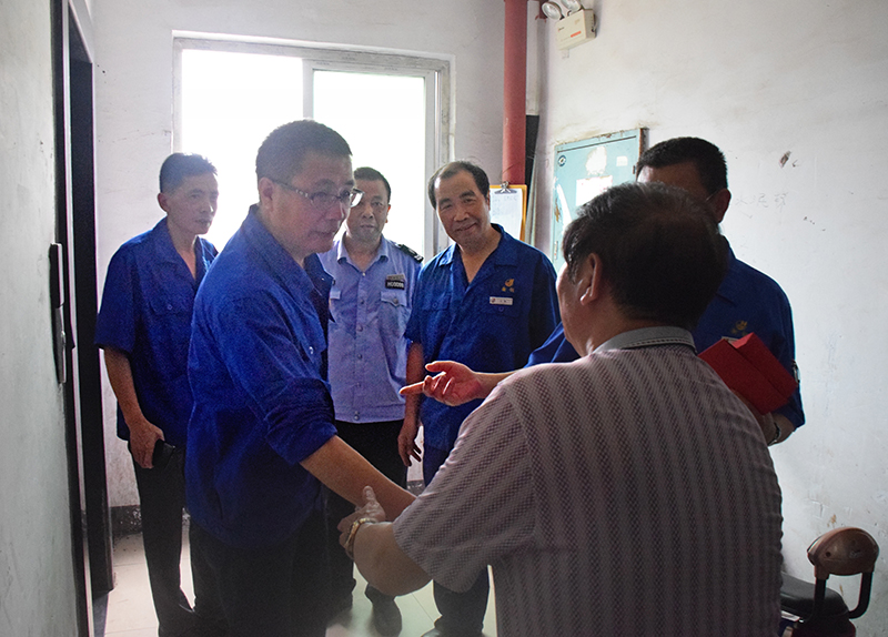 1625226799625972.jpg 郑生斌慰问1 (1).jpg